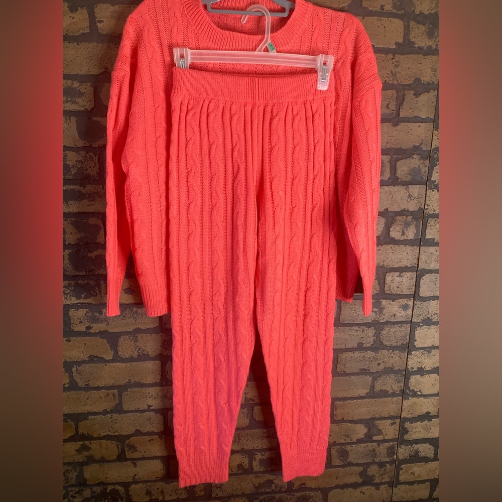 Women’s 2 Piece Sweater Set•Size L•New without tags